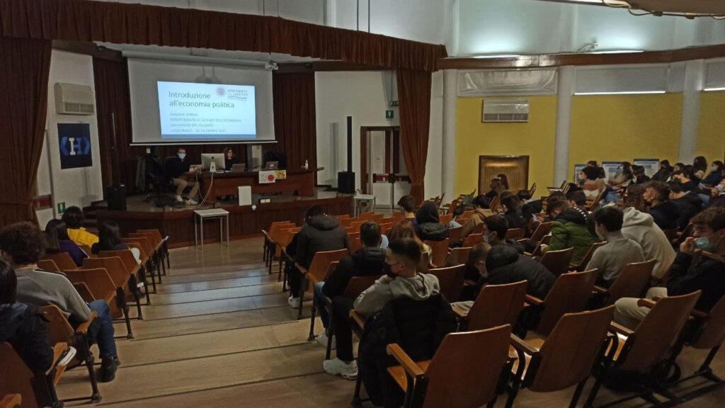 Come nasce un laboratorio di libero pensiero: Kritica Economica alla Festa del Terzo Luogo Come nasce un laboratorio di libero pensiero: Kritica Economica alla Festa del Terzo Luogo